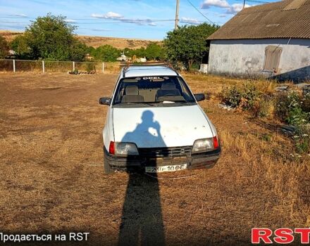 Белый Опель Кадет, объемом двигателя 1.6 л и пробегом 200 тыс. км за 700 $, фото 1 на Automoto.ua