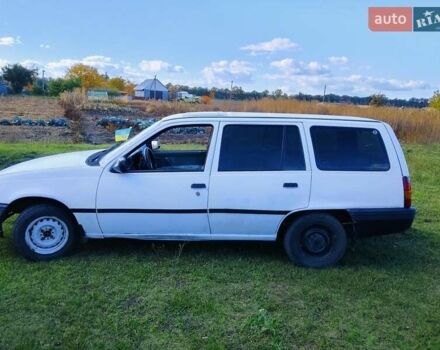 Белый Опель Кадет, объемом двигателя 1.6 л и пробегом 372 тыс. км за 1000 $, фото 3 на Automoto.ua