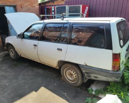 Белый Опель Кадет, объемом двигателя 1.6 л и пробегом 200 тыс. км за 700 $, фото 2 на Automoto.ua