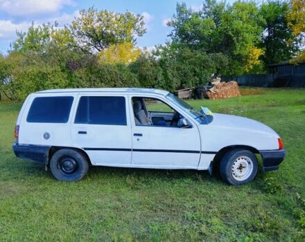 Белый Опель Кадет, объемом двигателя 1.6 л и пробегом 372 тыс. км за 1000 $, фото 1 на Automoto.ua