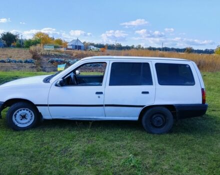 Белый Опель Кадет, объемом двигателя 1.6 л и пробегом 372 тыс. км за 1000 $, фото 4 на Automoto.ua