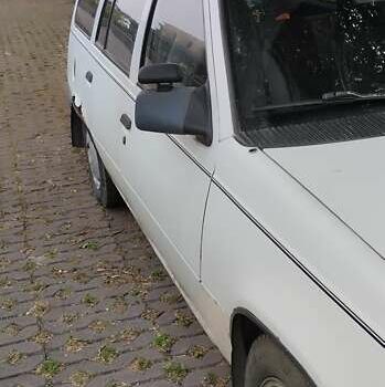 Белый Опель Кадет, объемом двигателя 1.3 л и пробегом 300 тыс. км за 1300 $, фото 3 на Automoto.ua