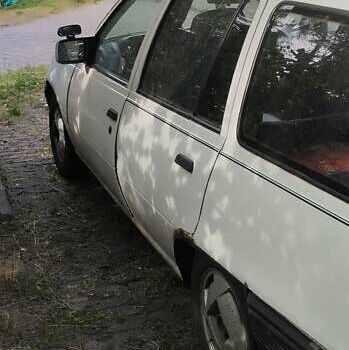 Белый Опель Кадет, объемом двигателя 1.3 л и пробегом 300 тыс. км за 1300 $, фото 1 на Automoto.ua