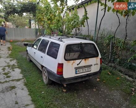Белый Опель Кадет, объемом двигателя 1.6 л и пробегом 160 тыс. км за 800 $, фото 7 на Automoto.ua