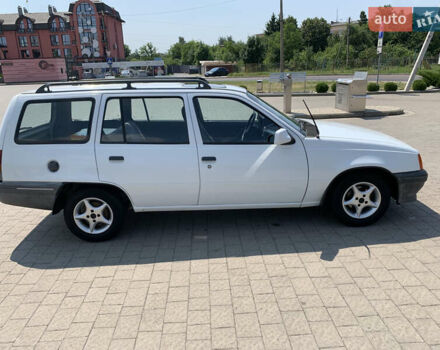 Белый Опель Кадет, объемом двигателя 1.6 л и пробегом 300 тыс. км за 1200 $, фото 11 на Automoto.ua