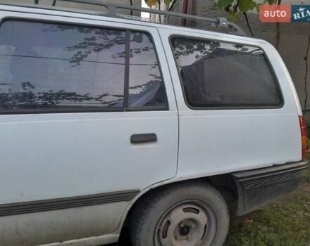 Белый Опель Кадет, объемом двигателя 1.6 л и пробегом 160 тыс. км за 800 $, фото 2 на Automoto.ua