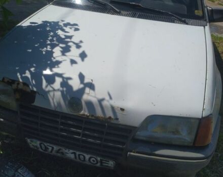 Белый Опель Кадет, объемом двигателя 1.3 л и пробегом 500 тыс. км за 300 $, фото 3 на Automoto.ua