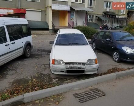 Белый Опель Кадет, объемом двигателя 1.3 л и пробегом 200 тыс. км за 799 $, фото 1 на Automoto.ua