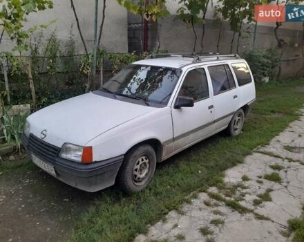 Белый Опель Кадет, объемом двигателя 1.6 л и пробегом 160 тыс. км за 800 $, фото 1 на Automoto.ua