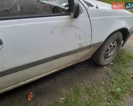 Белый Опель Кадет, объемом двигателя 1.6 л и пробегом 160 тыс. км за 800 $, фото 3 на Automoto.ua
