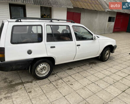 Білий Опель Кадет, об'ємом двигуна 1.6 л та пробігом 300 тис. км за 2100 $, фото 3 на Automoto.ua