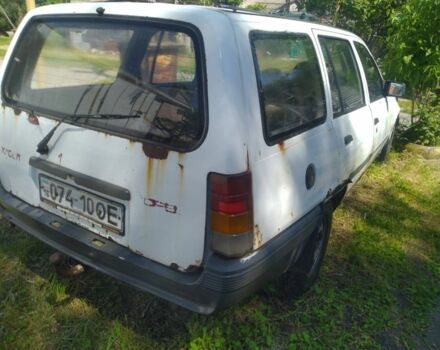 Белый Опель Кадет, объемом двигателя 1.3 л и пробегом 500 тыс. км за 300 $, фото 2 на Automoto.ua