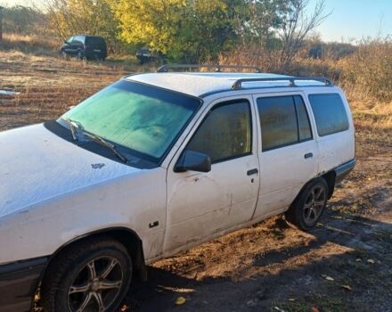 Белый Опель Кадет, объемом двигателя 1.6 л и пробегом 100 тыс. км за 714 $, фото 1 на Automoto.ua