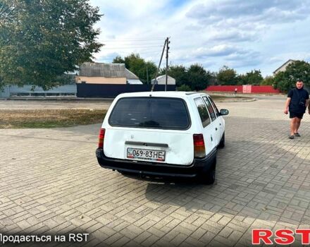 Белый Опель Кадет, объемом двигателя 1.7 л и пробегом 132 тыс. км за 600 $, фото 3 на Automoto.ua