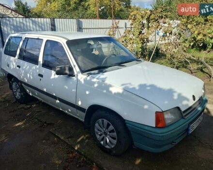 Белый Опель Кадет, объемом двигателя 1.6 л и пробегом 180 тыс. км за 1700 $, фото 3 на Automoto.ua