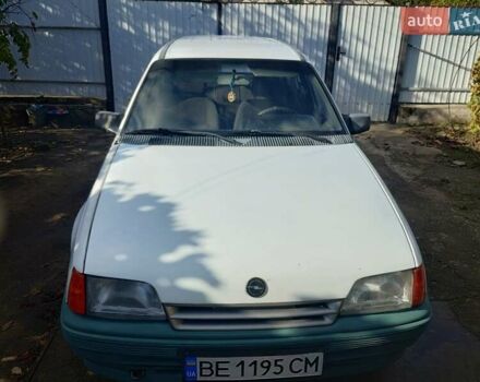 Белый Опель Кадет, объемом двигателя 1.6 л и пробегом 180 тыс. км за 1700 $, фото 2 на Automoto.ua