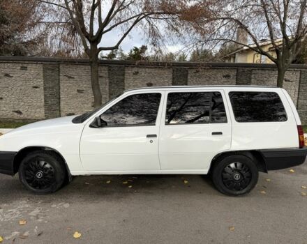 Белый Опель Кадет, объемом двигателя 1.7 л и пробегом 120 тыс. км за 1200 $, фото 6 на Automoto.ua