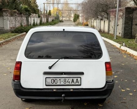 Белый Опель Кадет, объемом двигателя 1.7 л и пробегом 120 тыс. км за 1200 $, фото 4 на Automoto.ua