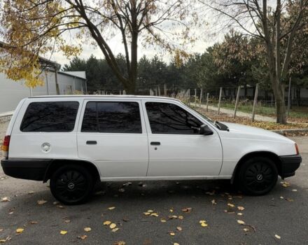 Белый Опель Кадет, объемом двигателя 1.7 л и пробегом 120 тыс. км за 1200 $, фото 7 на Automoto.ua