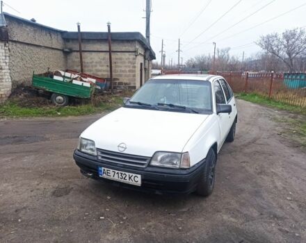 Белый Опель Кадет, объемом двигателя 1.3 л и пробегом 10 тыс. км за 782 $, фото 1 на Automoto.ua