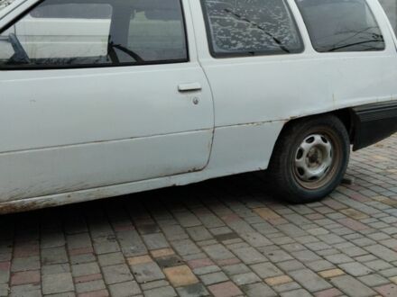 Белый Опель Кадет, объемом двигателя 1 л и пробегом 1000 тыс. км за 355 $, фото 1 на Automoto.ua