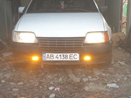 Белый Опель Кадет, объемом двигателя 1.3 л и пробегом 500 тыс. км за 800 $, фото 1 на Automoto.ua