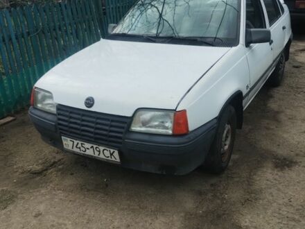 Белый Опель Кадет, объемом двигателя 1 л и пробегом 25 тыс. км за 595 $, фото 1 на Automoto.ua