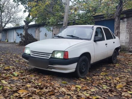 Опель Кадет 1986 в Кривом Роге на Automoto.ua Белый Опель Кадет, объемом двигателя 1 л и пробегом 66 тыс. км за 672 $, фото 1 на Automoto.ua