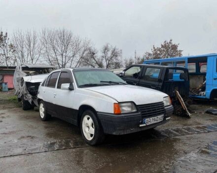 Белый Опель Кадет, объемом двигателя 1.3 л и пробегом 400 тыс. км за 1000 $, фото 1 на Automoto.ua