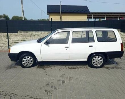 Белый Опель Кадет, объемом двигателя 1.6 л и пробегом 1000 тыс. км за 950 $, фото 1 на Automoto.ua