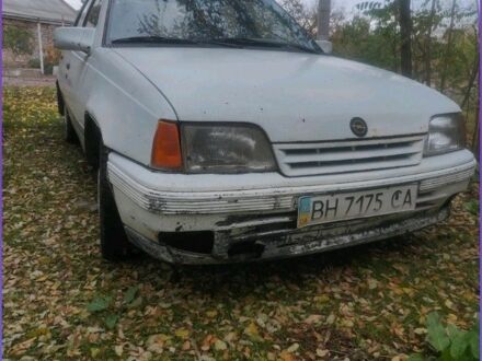 Белый Опель Кадет, объемом двигателя 0 л и пробегом 200 тыс. км за 477 $, фото 1 на Automoto.ua