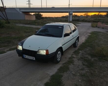 Белый Опель Кадет, объемом двигателя 1.3 л и пробегом 250 тыс. км за 800 $, фото 1 на Automoto.ua