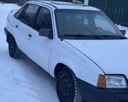 Белый Опель Кадет, объемом двигателя 1.3 л и пробегом 200 тыс. км за 882 $, фото 1 на Automoto.ua