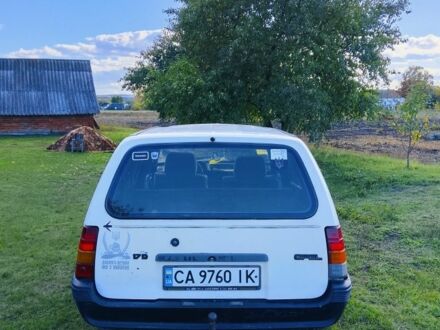 Белый Опель Кадет, объемом двигателя 1.6 л и пробегом 372 тыс. км за 1000 $, фото 1 на Automoto.ua