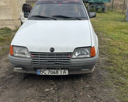 Белый Опель Кадет, объемом двигателя 1.3 л и пробегом 100 тыс. км за 1500 $, фото 1 на Automoto.ua
