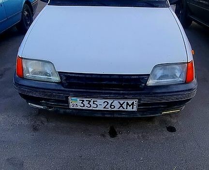 Белый Опель Кадет, объемом двигателя 1.4 л и пробегом 300 тыс. км за 1300 $, фото 1 на Automoto.ua