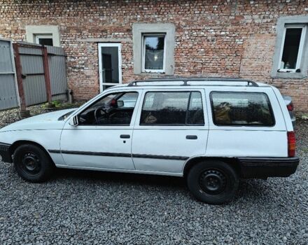 Белый Опель Кадет, объемом двигателя 1.3 л и пробегом 300 тыс. км за 800 $, фото 1 на Automoto.ua