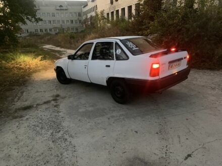 Белый Опель Кадет, объемом двигателя 1.3 л и пробегом 200 тыс. км за 523 $, фото 1 на Automoto.ua