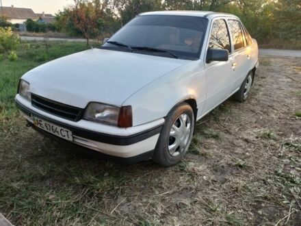 Білий Опель Кадет, об'ємом двигуна 1.4 л та пробігом 2 тис. км за 826 $, фото 1 на Automoto.ua