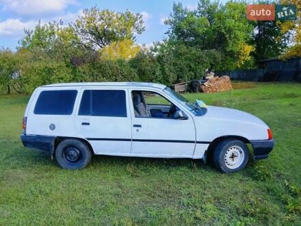 Белый Опель Кадет, объемом двигателя 1.6 л и пробегом 372 тыс. км за 1000 $, фото 1 на Automoto.ua