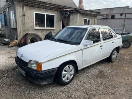 Опель Кадет 1987 у Никополе на Automoto.ua Білий Опель Кадет, об'ємом двигуна 1.6 л та пробігом 2 тис. км за 500 $, фото 1 на Automoto.ua