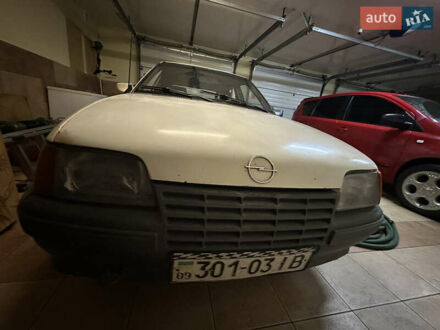 Белый Опель Кадет, объемом двигателя 1.3 л и пробегом 100 тыс. км за 1200 $, фото 1 на Automoto.ua