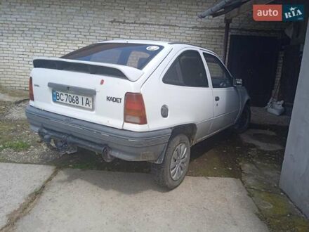 Белый Опель Кадет, объемом двигателя 1.3 л и пробегом 300 тыс. км за 850 $, фото 1 на Automoto.ua