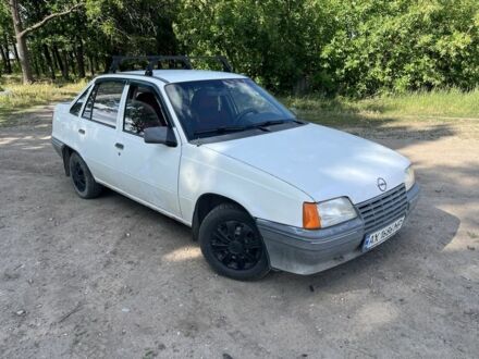 Опель Кадет 1987 в Чугуеве на Automoto.ua Белый Опель Кадет, объемом двигателя 0 л и пробегом 87 тыс. км за 750 $, фото 1 на Automoto.ua