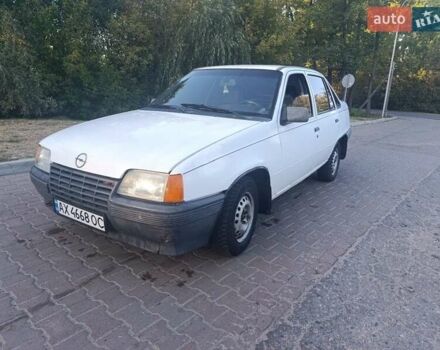 Білий Опель Кадет, об'ємом двигуна 1.6 л та пробігом 333 тис. км за 1000 $, фото 1 на Automoto.ua