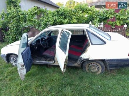 Белый Опель Кадет, объемом двигателя 1.6 л и пробегом 200 тыс. км за 550 $, фото 1 на Automoto.ua
