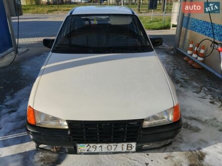 Білий Опель Кадет, об'ємом двигуна 1.3 л та пробігом 180 тис. км за 800 $, фото 1 на Automoto.ua