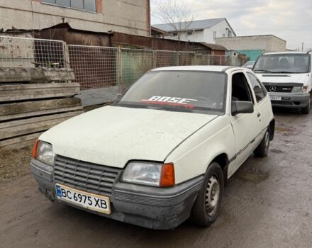 Белый Опель Кадет, объемом двигателя 1.3 л и пробегом 300 тыс. км за 450 $, фото 1 на Automoto.ua