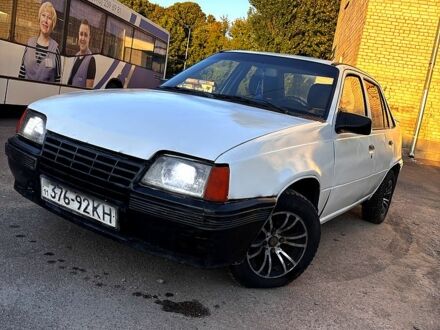 Опель Кадет 1987 в Житомире на Automoto.ua Белый Опель Кадет, объемом двигателя 1.6 л и пробегом 0 тыс. км за 520 $, фото 1 на Automoto.ua