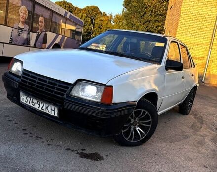 Белый Опель Кадет, объемом двигателя 1.6 л и пробегом 0 тыс. км за 520 $, фото 1 на Automoto.ua